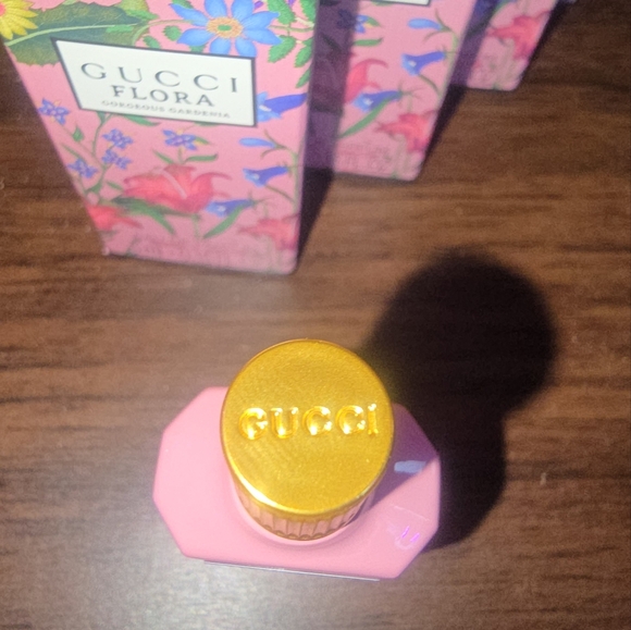 Gucci Flora Gorgeous Gardenia Eau de Parfum Set Of 4 5ml Each - Picture 5 of 6